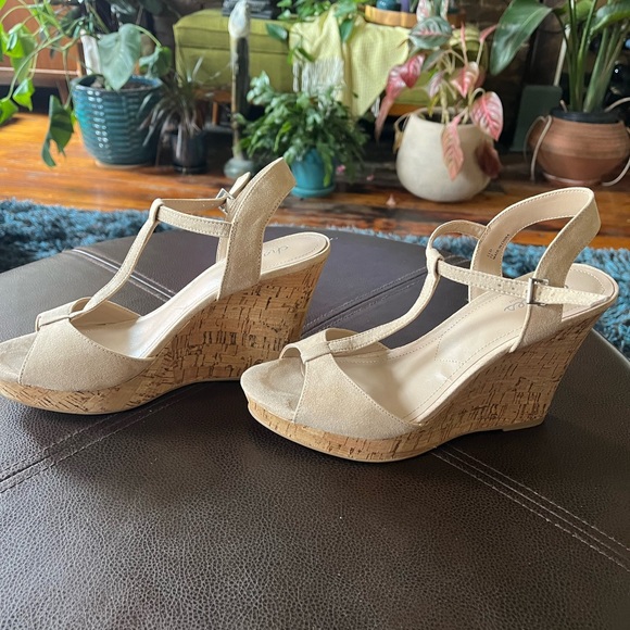 Charles by Charles David wedge sandals - Picture 4 of 6